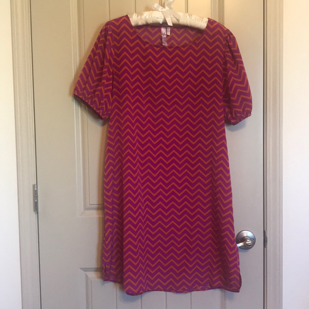 EUC Alya/Francesca’s Chevron Dress